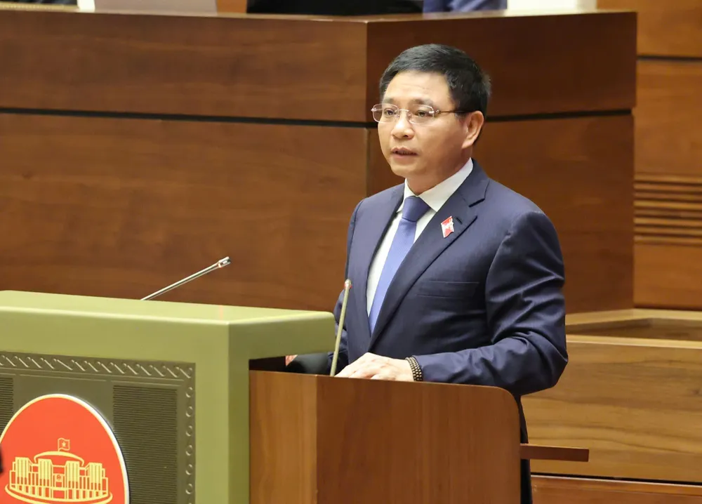 Bộ trưởng Bộ Tài chính Nguyễn Văn Thắng báo cáo trước khi trả lời chất vấn. Ảnh: QUANG PHÚC THẮNG.jpeg