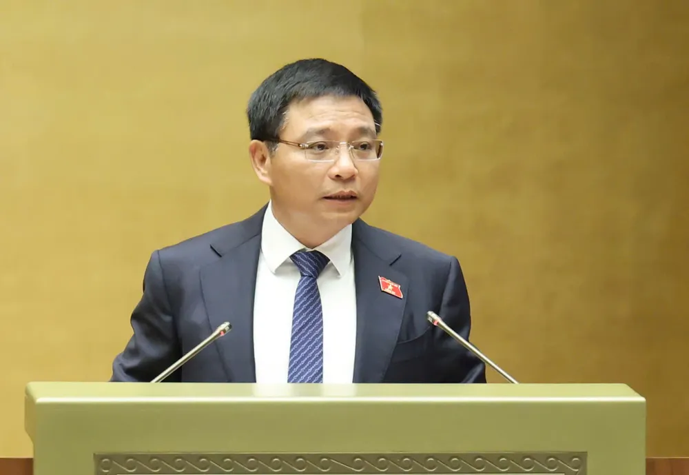 Bộ trưởng Bộ Tài chính Nguyễn Văn Thắng trình bày tờ trình tại phiên họp. Ảnh: QUANG PHÚC