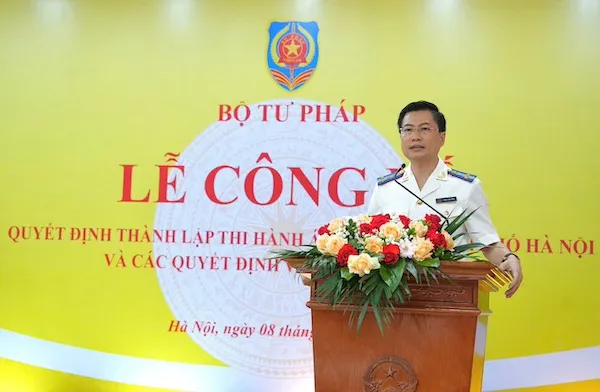 M. Pham Van Dung, chef du Comité populaire de la ville de Hanoi, a prononcé un discours acceptant cette mission. DUNG - TRưởng 8.jpg