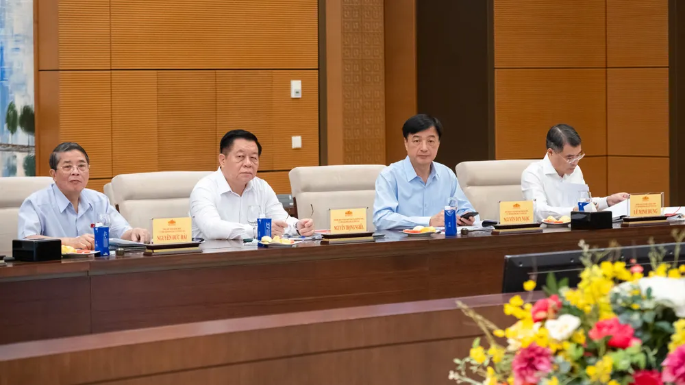 Các thành viên HĐBCQG dự họp DỰ 2.jpg