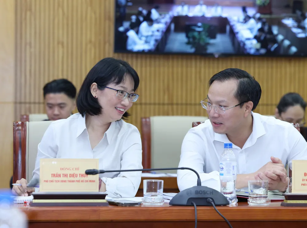 Phó Chủ tịch UBND TPHCM Trần Thị Diệu Thúy và Phó Chủ tịch UBND tỉnh Tây Ninh Đoàn Trung Kiên tham dự hội thảo. Ảnh: QUANG PHÚC DIỆU THUÝ.jpeg