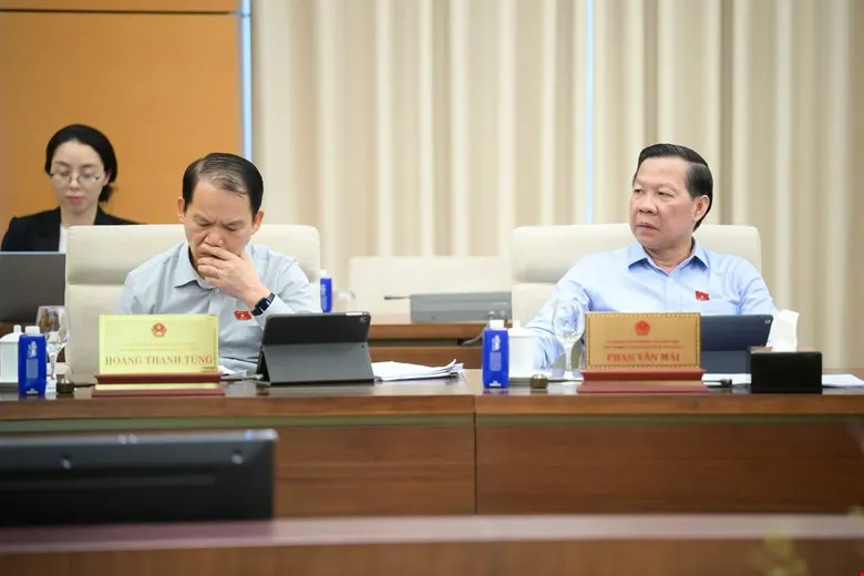 Đại biểu dự họp dưh.jpg