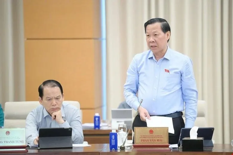 Chủ nhiệm Ủy ban Kinh tế và Tài chính Phan Văn Mãi phát biểu. Ảnh: VIẾT CHUNG I .jpg