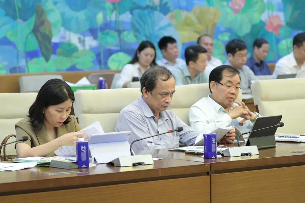 Thành viên đoàn giám sát dự họp DỰ 16.jpg