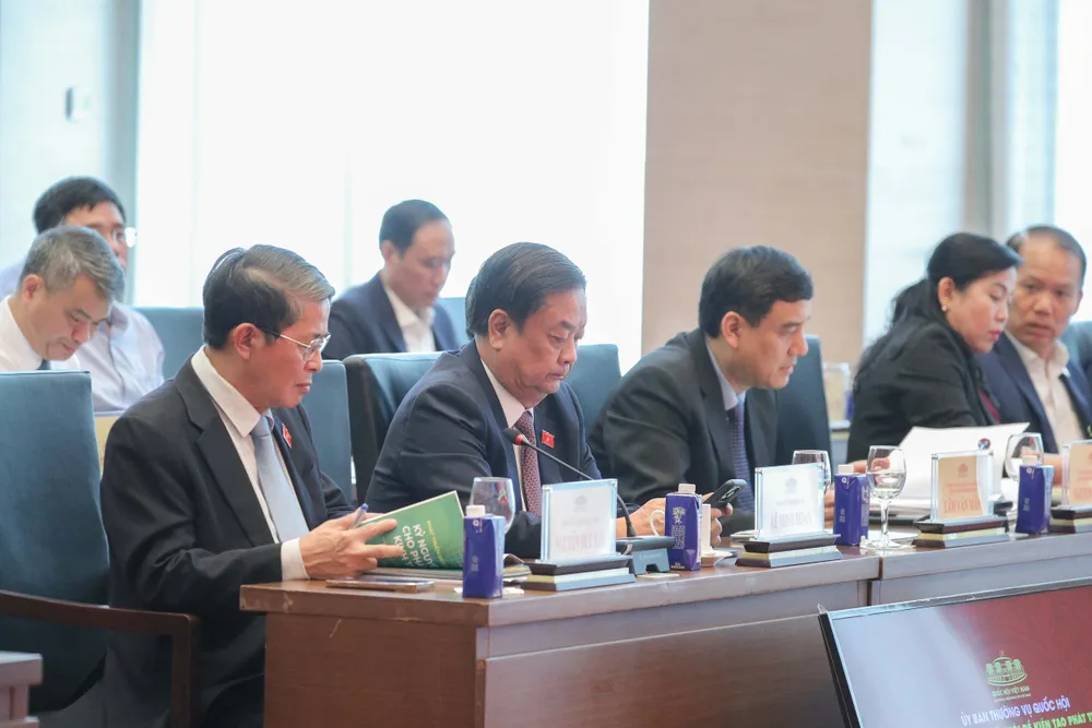 Đại biểu dự diễn đàn chiều 6-8. Ảnh: PHẠM THẮNG ĐB CHIỀU .jpg