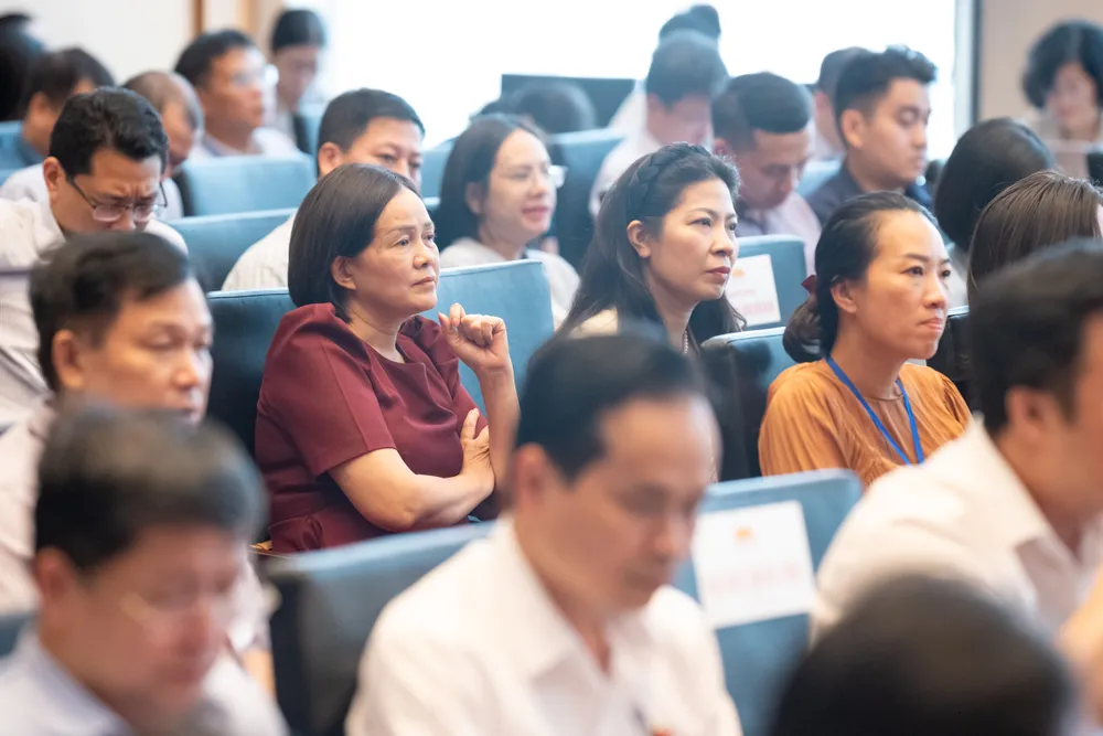 Quang cảnh diễn đàn. Ảnh: HỒ LONG ĐB CHIỀU 3.jpg