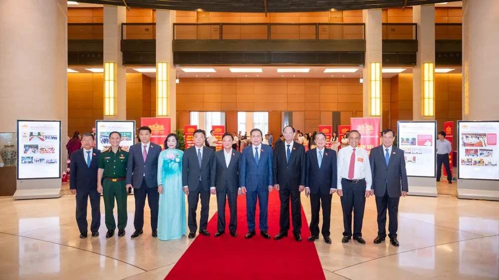 Chủ tịch Quốc hội Trần Thanh Mẫn và các đại biểu tham dự diễn đàn. Ảnh: PHẠM THẮNG LĐ DỰ 6.jpg
