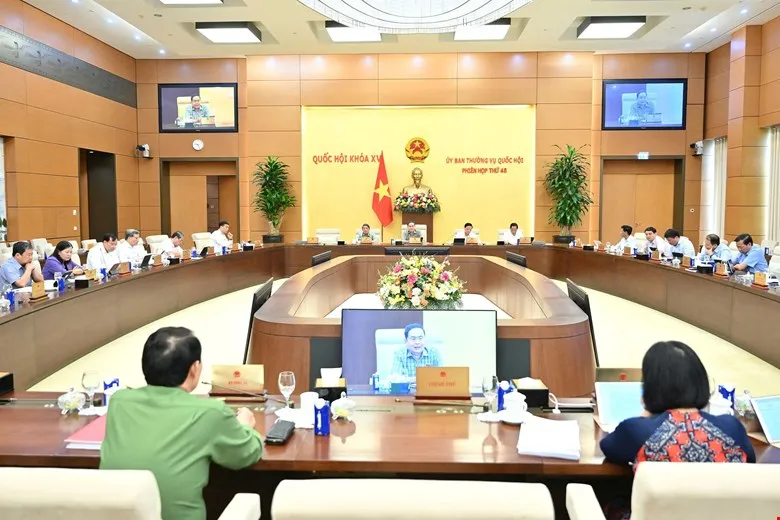 Quang cảnh phiên họp QC 12.jpg
