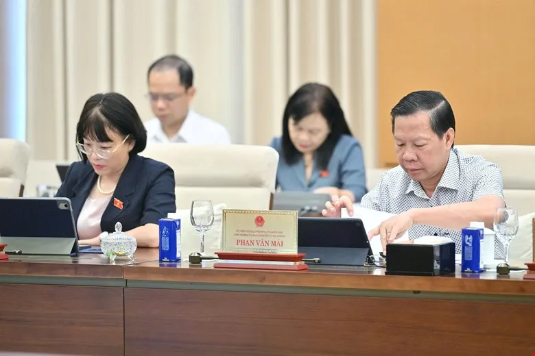 Đại biểu dự họp DỰ 13.jpg