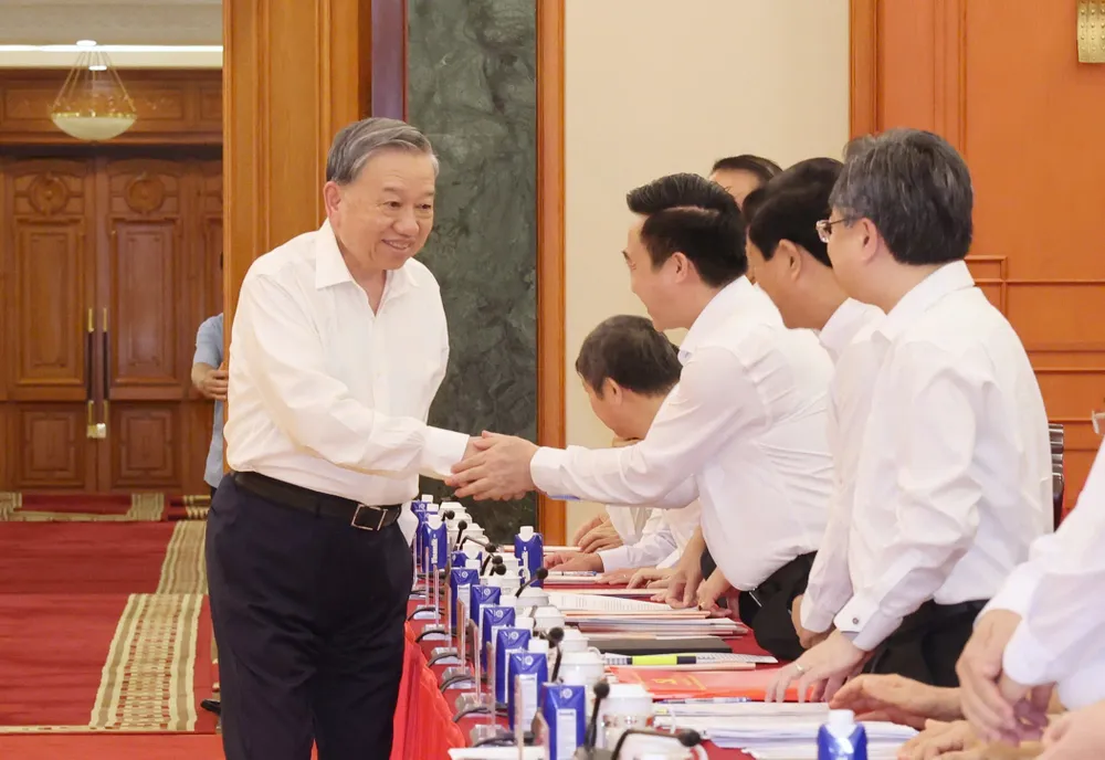 Tổng Bí thư Tô Lâm và các đại biểu dự cuộc làm việc. Ảnh: QUANG PHÚC TBT đến dự.jpeg
