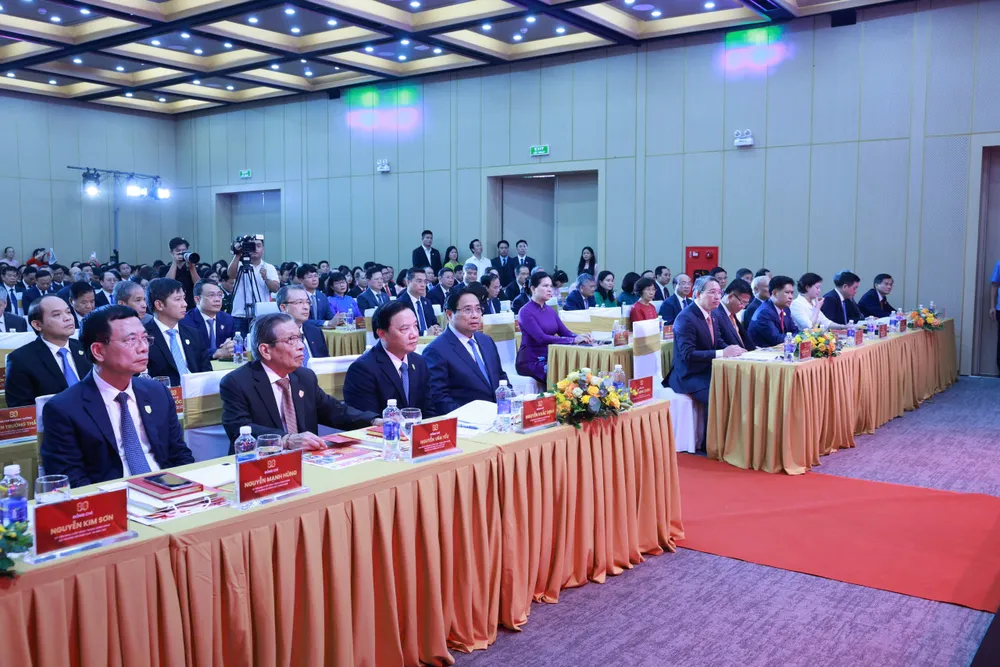 Các đồng chí lãnh đạo Chính phủ, Quốc hội tham dự lễ kỷ niệm ĐB DỰ 25.jpg