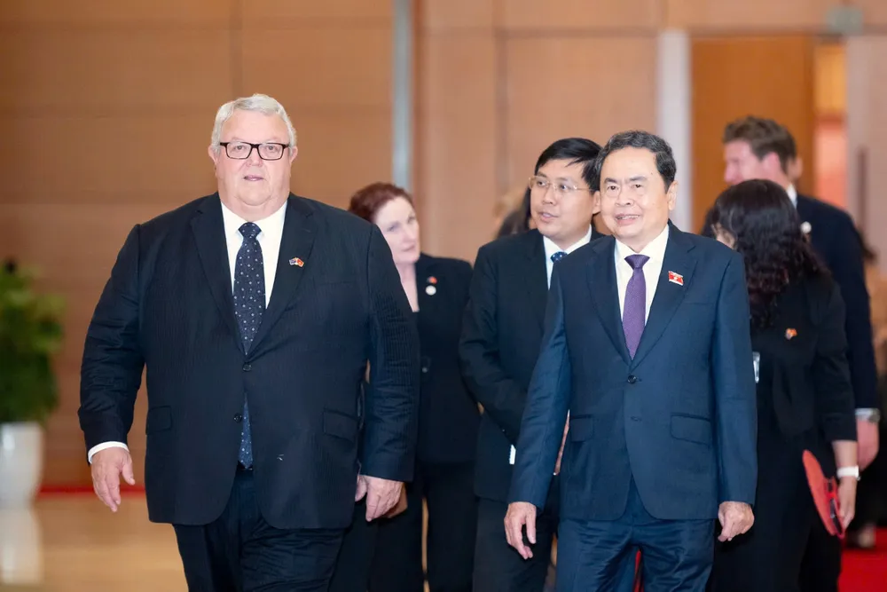 Chủ tịch Quốc hội Trần Thanh Mẫn đón tiếp Chủ tịch Quốc hội New Zealand Gerry Brownlee tại Nhà Quốc hội. Ảnh: VIẾT CHUNG MẪN ĐÓN 28.jpeg