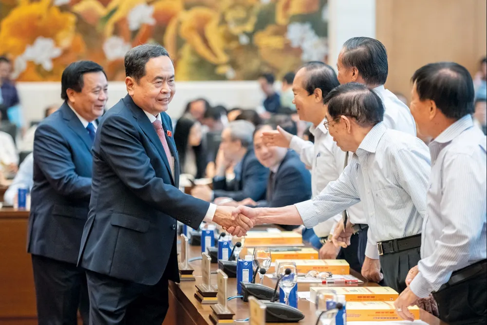 Chủ tịch Quốc hội Trần Thanh Mẫn và các đại biểu dự hội thảo. Ảnh: PHẠM THẮNG MẪN 1.jpg