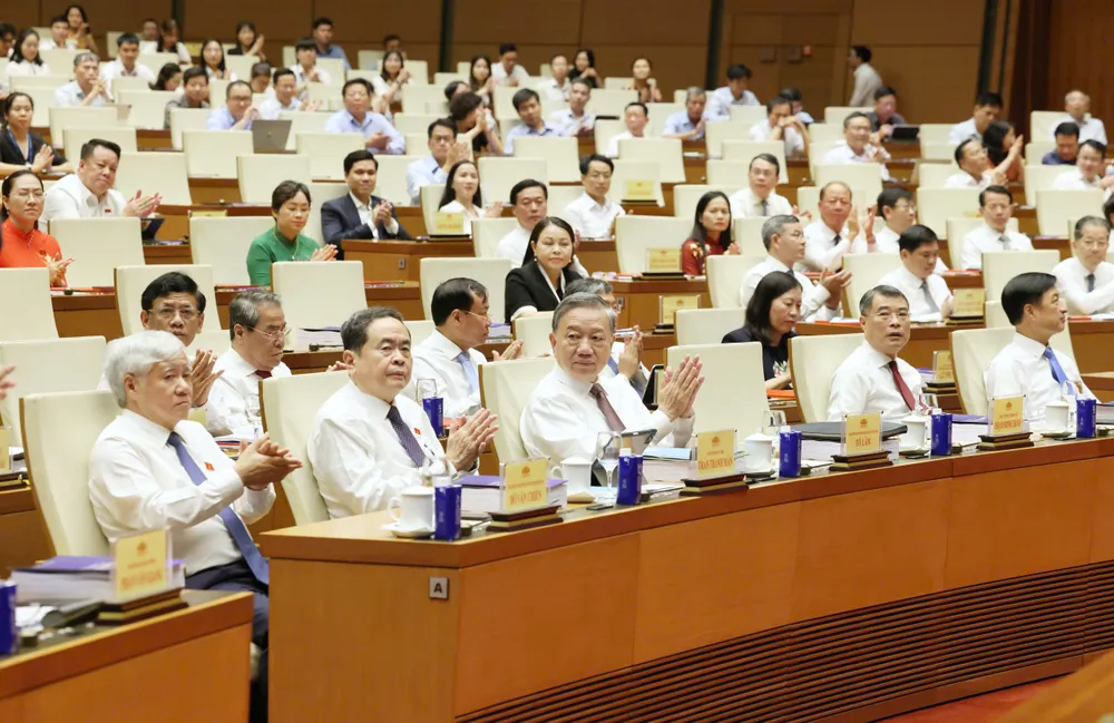 Tổng Bí thư Tô Lâm, Chủ tịch Quốc hội Trần Thanh Mẫn cùng các đại biểu dự hội nghị, chiều 13-9. Ảnh: QUANG PHÚC TBT và đb 13.jpeg