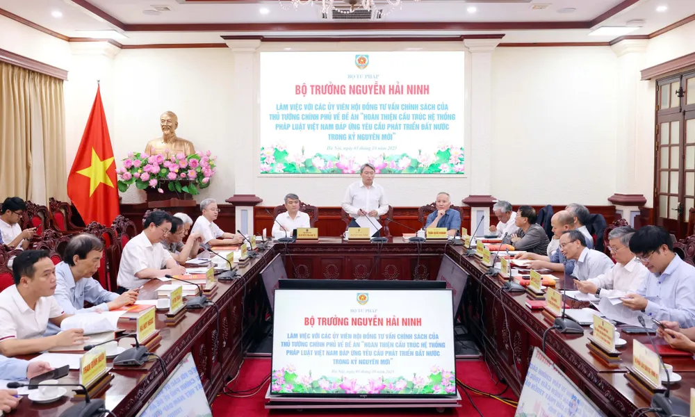 Quang cảnh buổi làm việc QC 3.jpeg