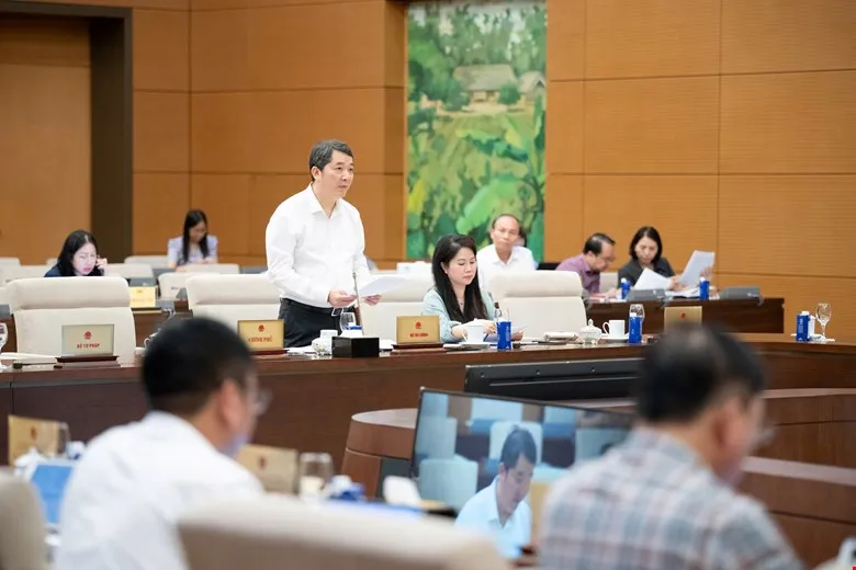 Quang cảnh phiên họp QQ.jpg