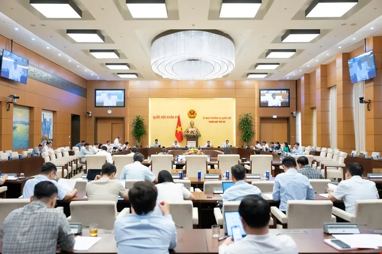 Quang cảnh phiên họp toàn cảnh 13.jpg