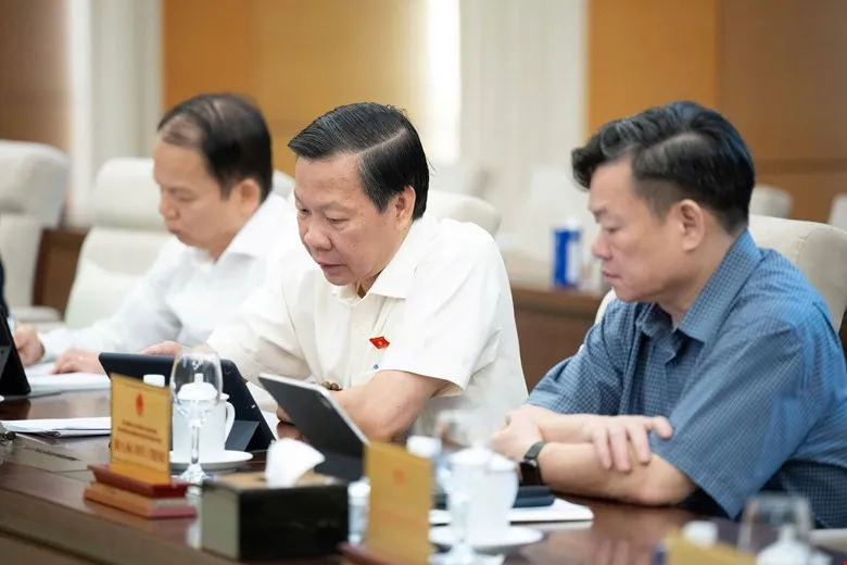 Đại biểu dự họp dự sáng 18 -2.jpg