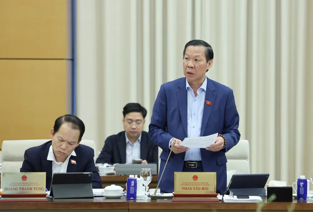 Chairman of the National Assembly's Economic and Financial Committee Phan Van Mai speaks on the afternoon of November 24. Photo: QUANG PHUC MÃI 24.jpg