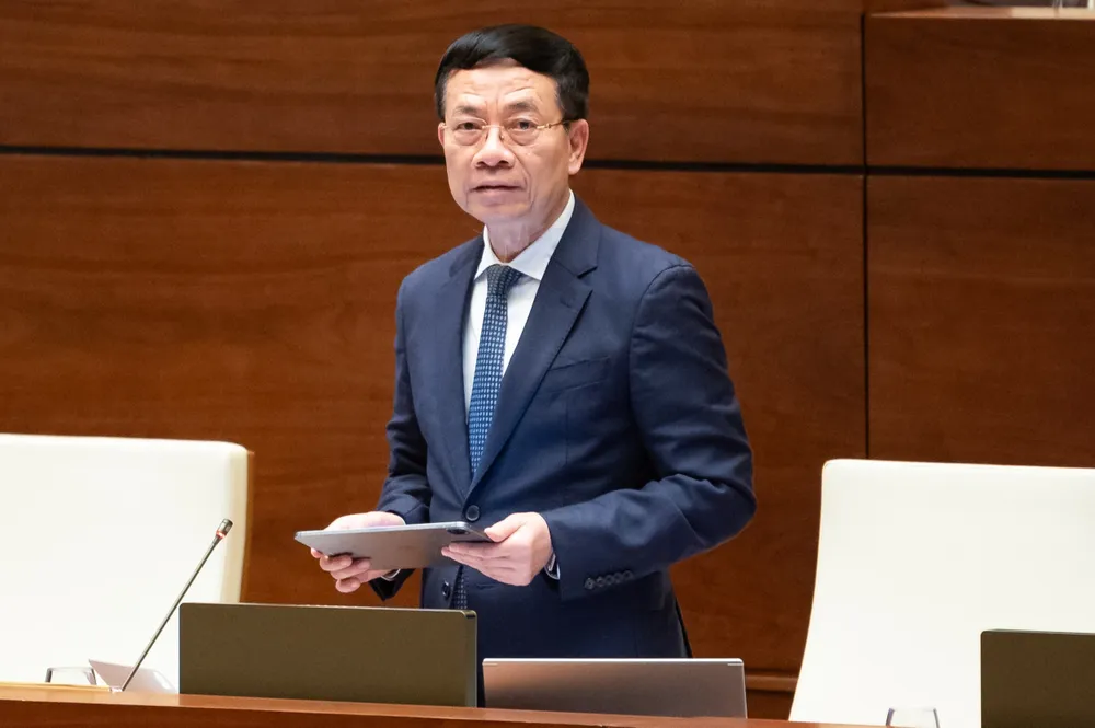 Bộ trưởng Bộ KH-CN Nguyễn Mạnh Hùng phát biểu giải trình. Ảnh: VIẾT CHUNG