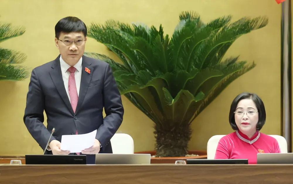 Phó Chủ tịch Quốc hội Vũ Hồng Thanh điều hành phiên họp Quốc hội sáng 11-12. Ảnh: QUANG PHÚC 