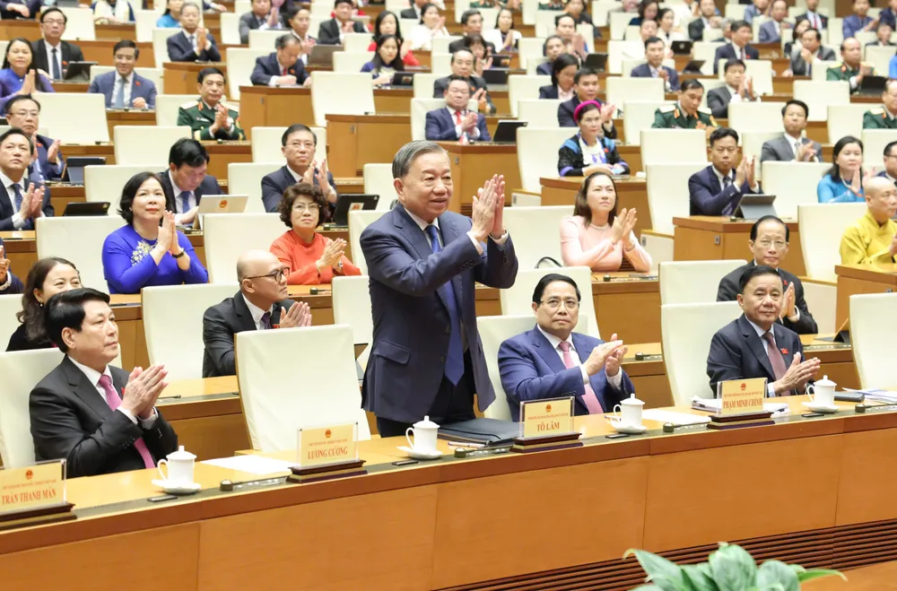 Tổng Bí thư Tô Lâm, Chủ tịch nước Lương Cường, Thủ tướng Phạm Minh Chính, Thường trực Ban Bí thư Trần Cẩm Tú và các đại biểu dự phiên bế mạc, chiều 11-12. Ảnh: QUANG PHÚC