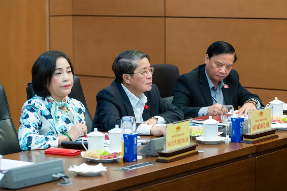 Para Wakil Ketua Majelis Nasional menghadiri pertemuan tersebut. Các PCT.jpg