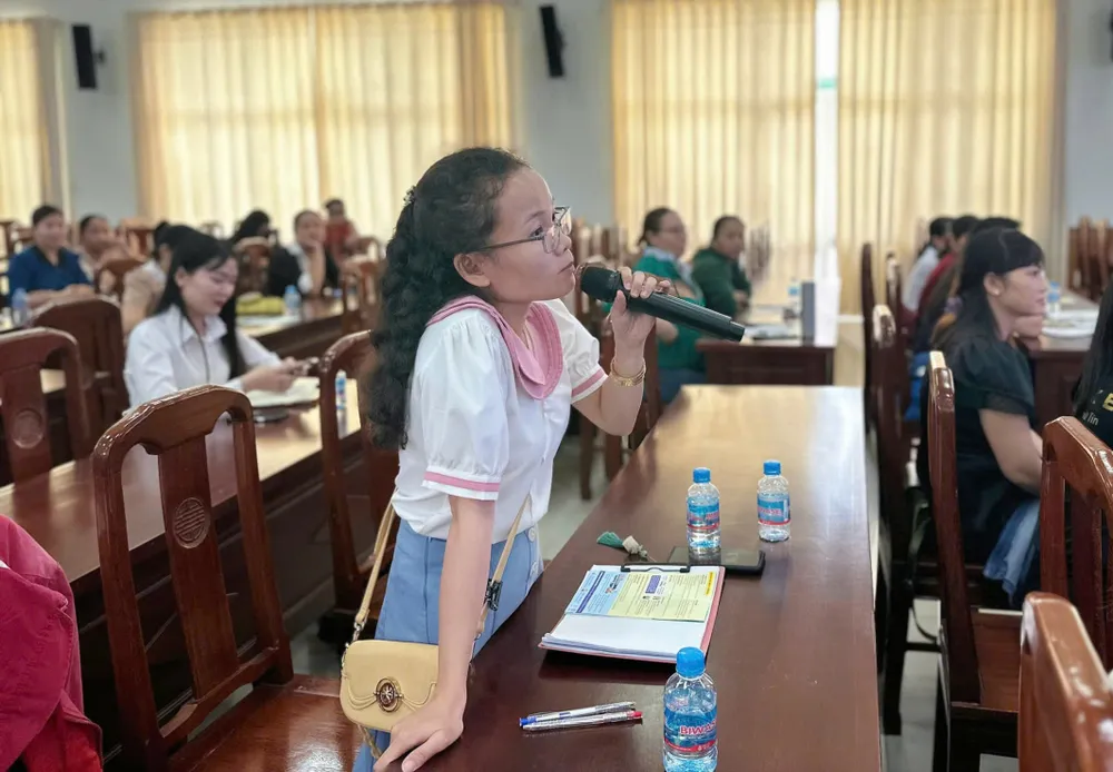 Đại diện doanh nghiệp đặt câu hỏi, trao đổi những nội dung liên quan đến Luật BHXH năm 2024