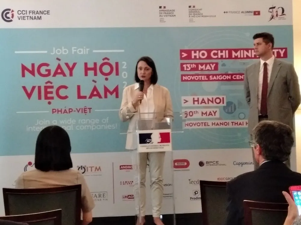 Bà Emmanuelle Pavillon-Grosser, Tổng lãnh sự Pháp tại TPHCM phát biểu tại họp báo Bà Emmanuelle Pavillon-Grosser, Tổng lãnh sự Pháp tại TPHCM phát biểu tại họp báo