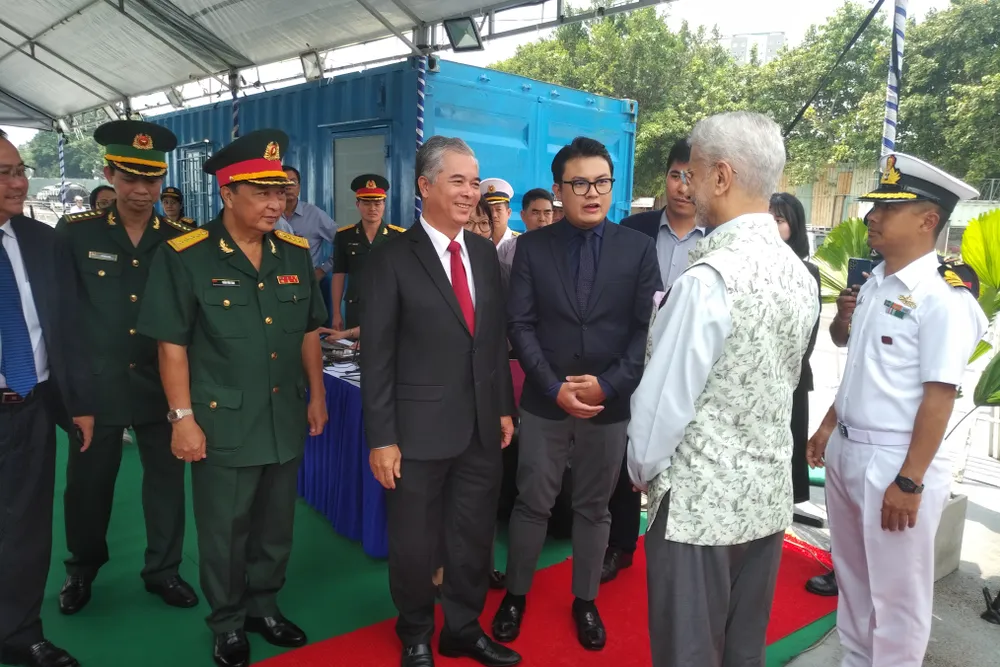 Phó Chủ tịch UBND TPHCM Ngô Minh Châu và Bộ trưởng Bộ Ngoại giao Ấn Độ Subrahmanyam Jaishankar tại buổi lễ. Ảnh: MINH CHÂU