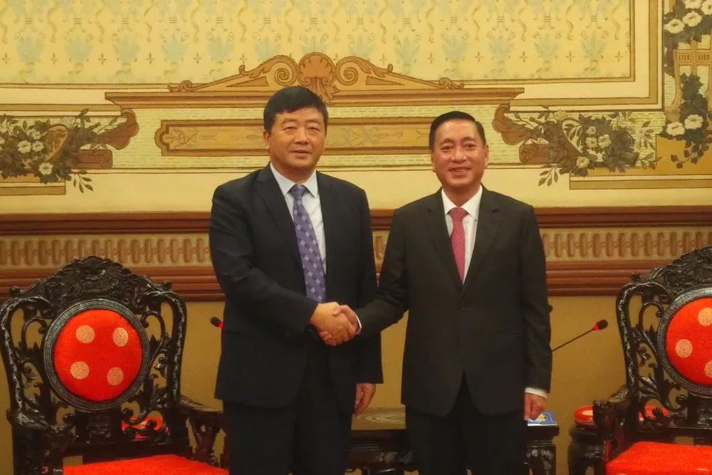 Phó Chủ tịch HĐND TPHCM Phạm Thành Kiên (phải) và Phó Chủ nhiệm Ủy ban Thường vụ Nhân đại Quảng Tây Phương Xuân Minh tại buổi tiếp. Ảnh: MINH CHÂU Phó Chủ tịch HĐND TPHCM Phạm Thành Kiên (phải) và Phó Chủ nhiệm Ủy ban Thường vụ Nhân đại Quảng Tây Phương Xuân Minh tại buổi tiếp. Ảnh: MINH CHÂU