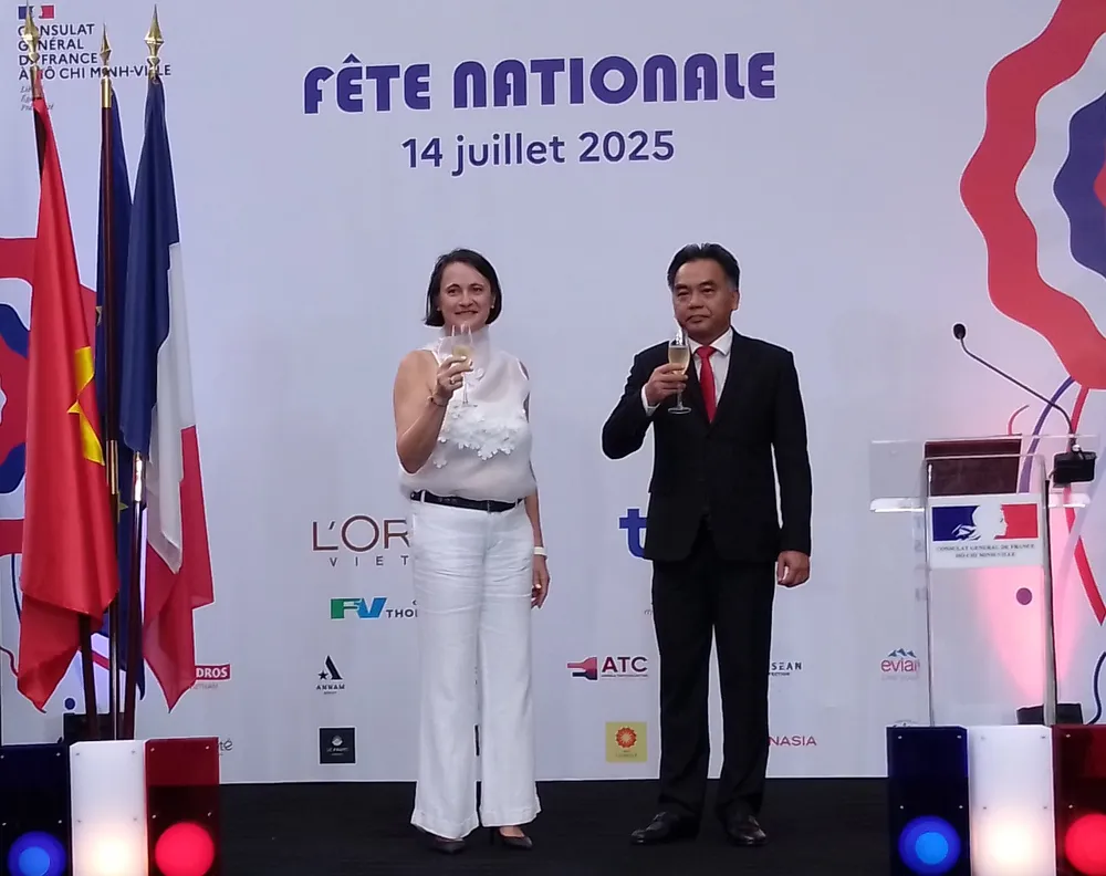 Tổng Lãnh sự Pháp tại TPHCM Emmanuelle Pavillon-Grosser và Phó Chủ tịch UBND TPHCM Nguyễn Lộc Hà tại buổi lễ. Ảnh: ĐỖ VĂN IMG_20250714_113408~2.jpg