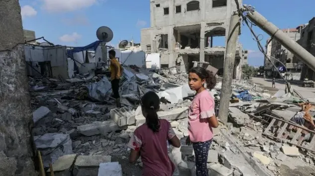 Bom đạn tàn phá Dải Gaza. Ảnh: EPA Israel.jpg