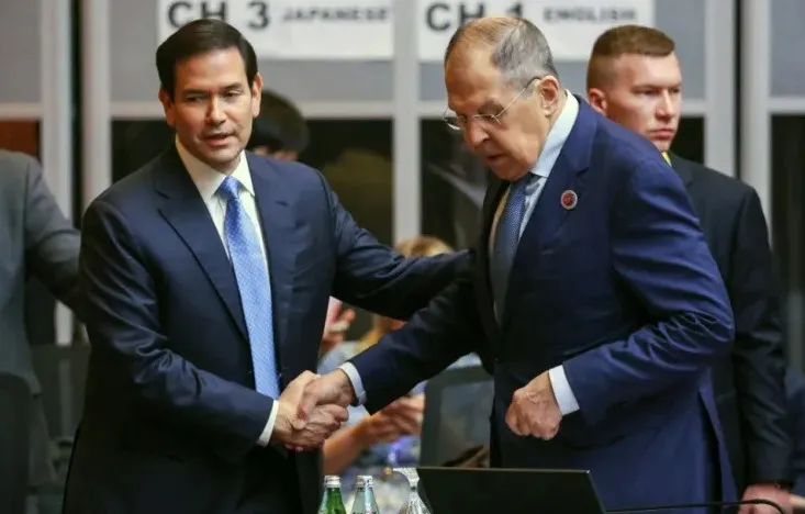 Ngoại trưởng Mỹ Marco Rubio (trái) và Ngoại trưởng Nga Sergei Lavrov. Ảnh: EPA Nga My.jpg