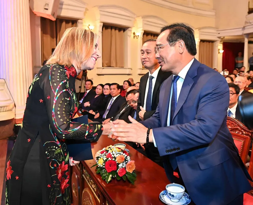 Chủ tịch UBND TPHCM Nguyễn Văn Được và Tổng Lãnh sự Hoa Kỳ tại TPHCM Melissa Brown. Ảnh: VIỆT DŨNG viber_image_2025-09-09_14-08-30-492.jpg