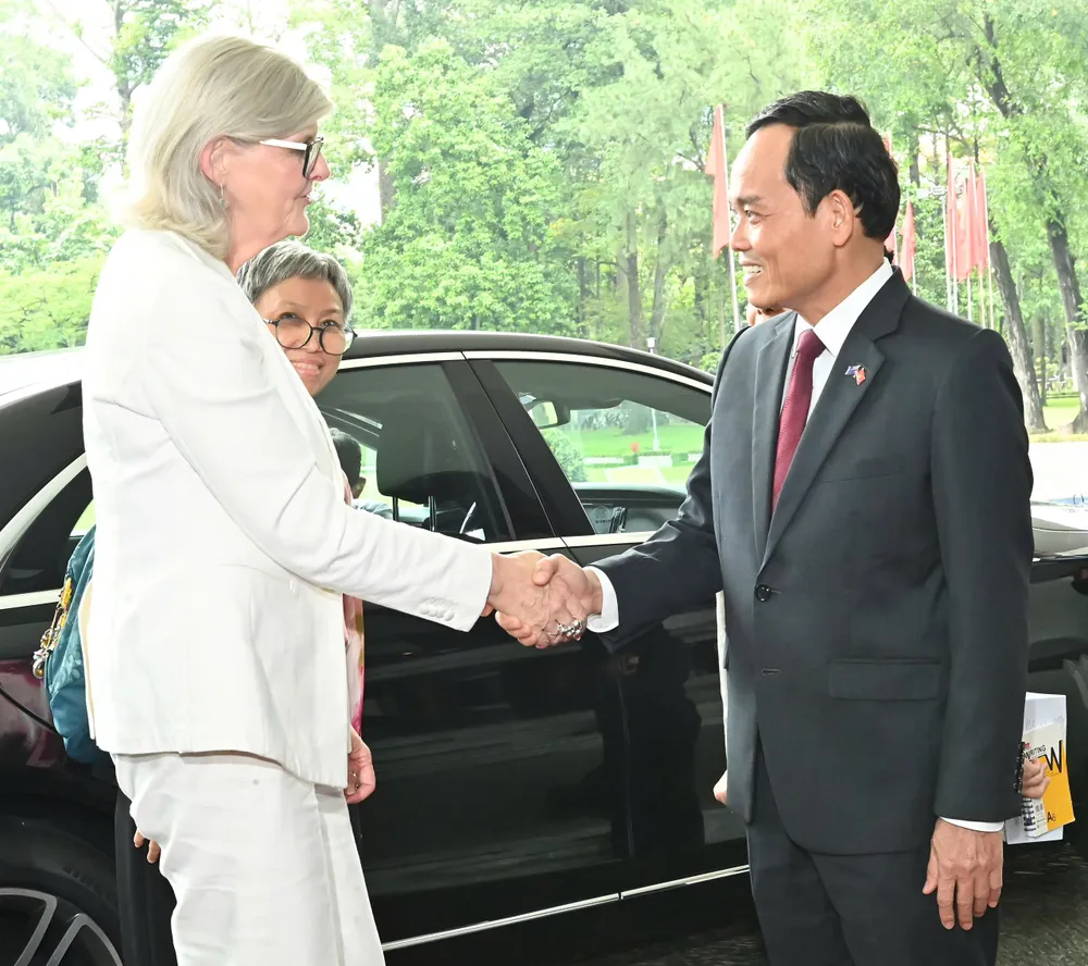 Bí thư Thành ủy TPHCM Trần Lưu Quang và Toàn quyền Australia Sam Mostyn. Ảnh: VIỆT DŨNG 1000005932.jpg