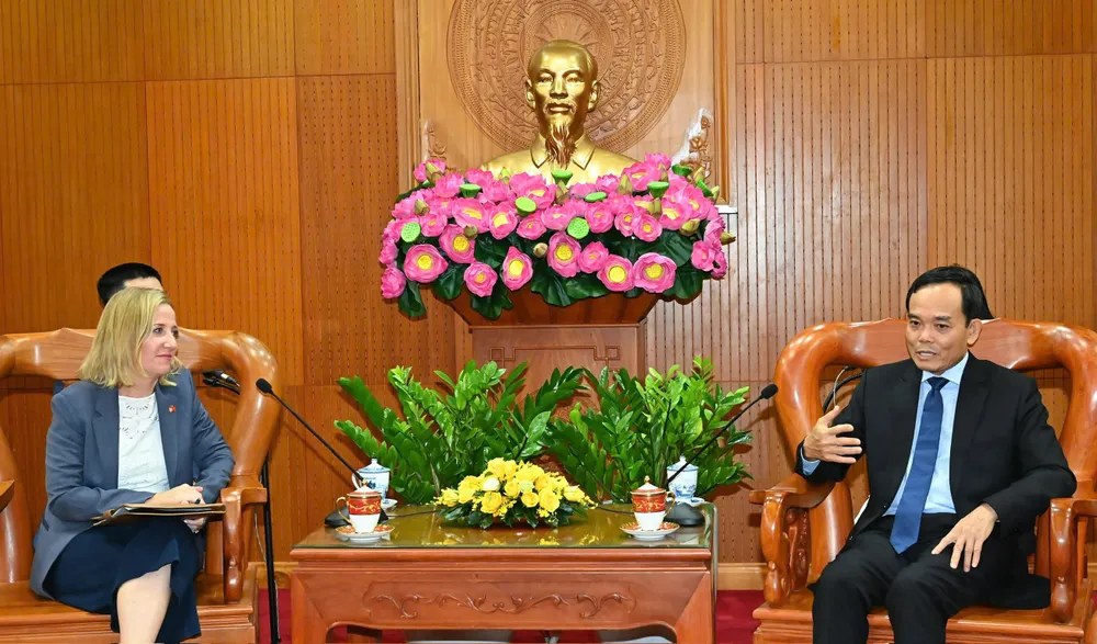 Bí thư Thành ủy TPHCM Trần Lưu Quang tiếp Tổng lãnh sự Hoa Kỳ tại TPHCM Melissa A.Brown. Ảnh: VIỆT DŨNG 1000006092.jpg