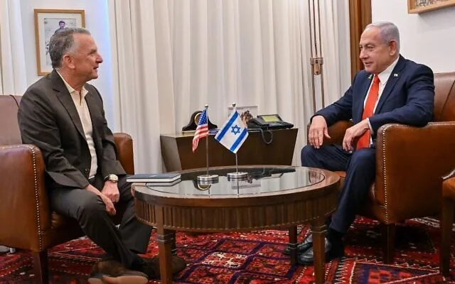 Thủ tướng Israel Benjamin Netanyahu (phải) và Đặc phái viên của Tổng thống Mỹ Steve Witkoff tại một cuộc gặp ở Jerusalem, Israel tháng 7-2025. Ảnh: GPO My Is.jpg