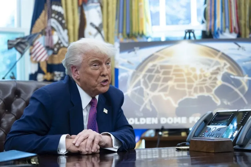 Tổng thống Mỹ Donald Trump thông báo về hệ thống Vòm Vàng hồi tháng 5-2025. Ảnh: EPA-EFE My.jpg