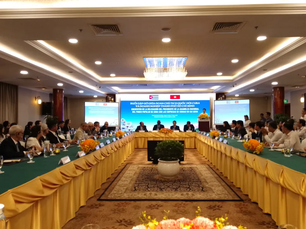 Quang cảnh cuộc gặp gỡ. Ảnh: MINH CHÂU 1000006235.jpg