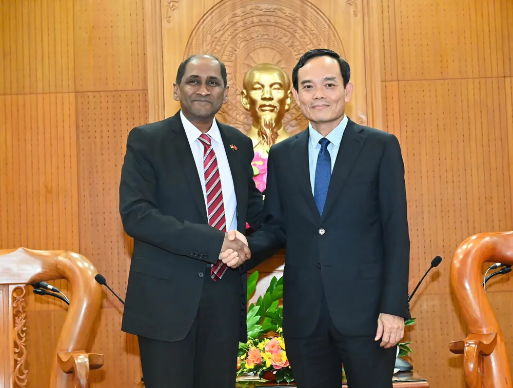 Bí thư Thành ủy TPHCM Trần Lưu Quang tiếp Đại sứ Singapore tại Việt Nam Jaya Ratnam. Ảnh: VIỆT DŨNG Bí thư Thành ủy TPHCM Trần Lưu Quang tiếp Đại sứ Singapore tại Việt Nam Jaya Ratnam. Ảnh: VIỆT DŨNG