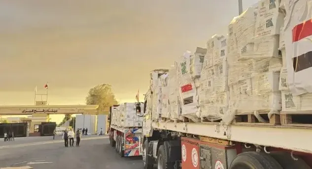 Hàng viện trợ nhân đạo sẽ đến Dải Gaza qua cửa khẩu Rafah. Ảnh: AA IS.jpg