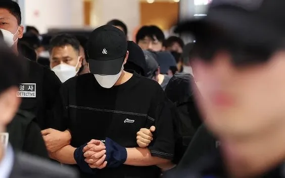 Các công dân Hàn Quốc hồi hương từ Campuchia. Ảnh: SCMP HQ 1.jpg