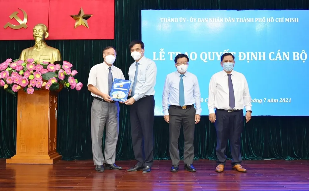 Điều động đồng chí Nguyễn Thị Thu Hường làm Chủ tịch UBND quận 10, Huỳnh Văn Tâm làm Phó Chủ tịch UBND quận 10 ảnh 3