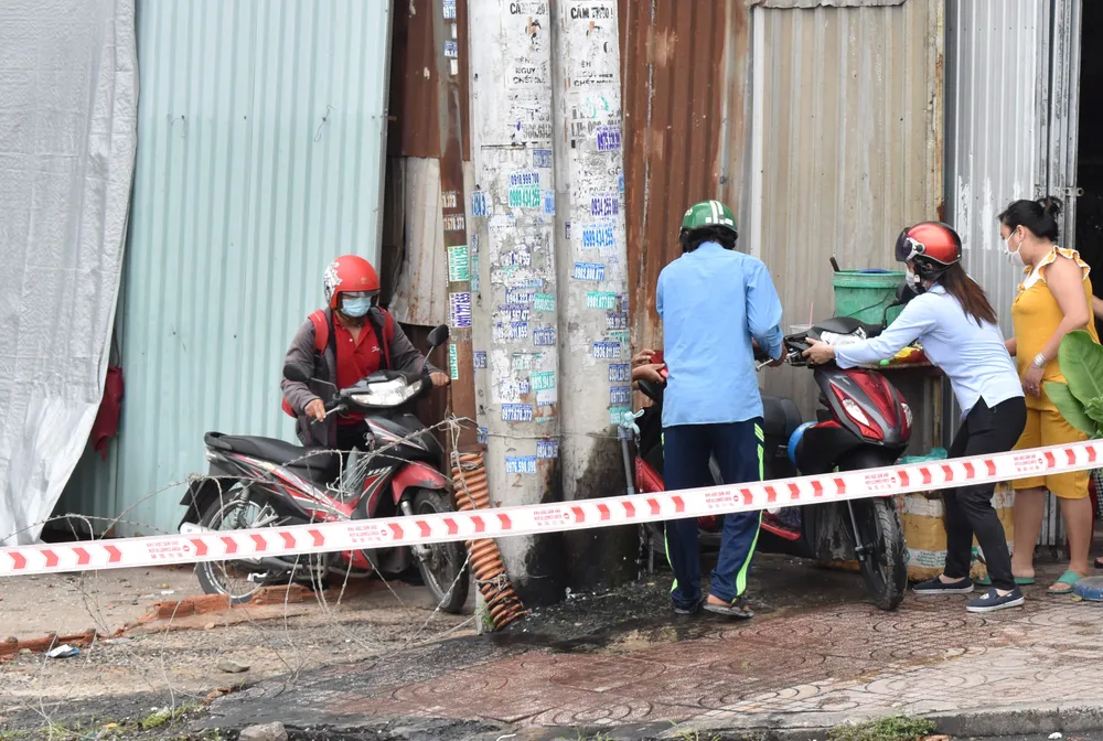 Lập chốt kiểm soát người ra vào phường Tân Phú, TP Thủ Đức ảnh 3