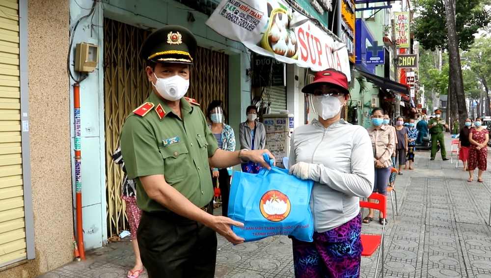 Không có sự phân biệt giữa người dân các tỉnh và TPHCM ảnh 2 Không có sự phân biệt giữa người dân các tỉnh và TPHCM ảnh 2