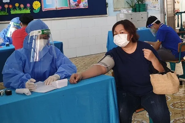 Quận 11 tiêm vaccine phòng Covid-19 mũi 2 cho người dân trên 18 tuổi ảnh 1 Quận 11 tiêm vaccine phòng Covid-19 mũi 2 cho người dân trên 18 tuổi ảnh 1