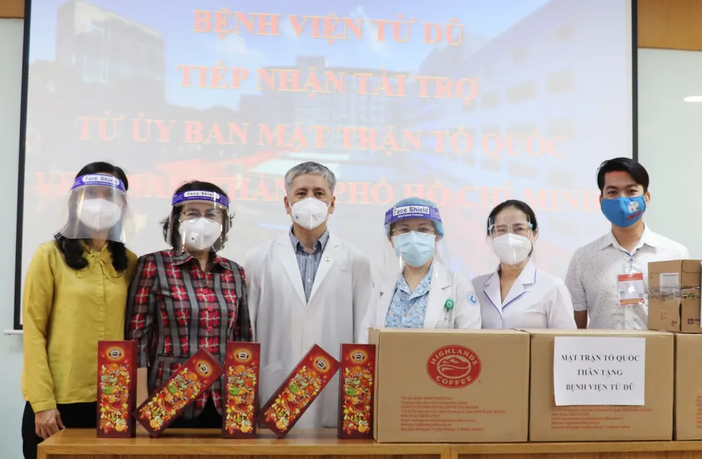 Lãnh đạo TPHCM thăm trẻ em mồ côi có cha, mẹ mất vì Covid-19 ảnh 4