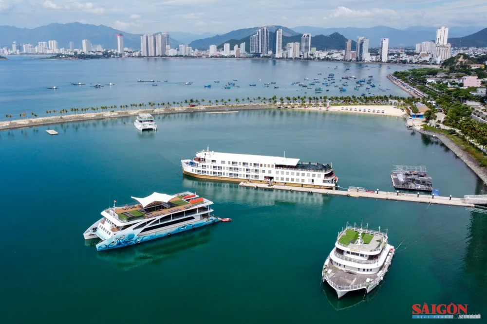 Một góc bến du thuyền Ana Marina Nha Trang. Ảnh: HIẾU GIANG dasua-795.jpg
