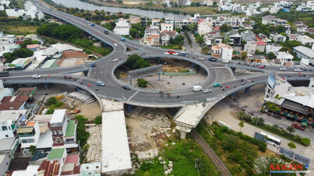 Nút giao Ngọc Hội nhìn từ trên cao. Ảnh: HIẾU GIANG dasua-0855.jpg